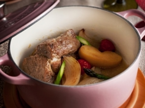 ル クルーゼ公式 豚肉のりんご煮 レシピ 作り方 By ル クルーゼ公式ショップ 楽天レシピ